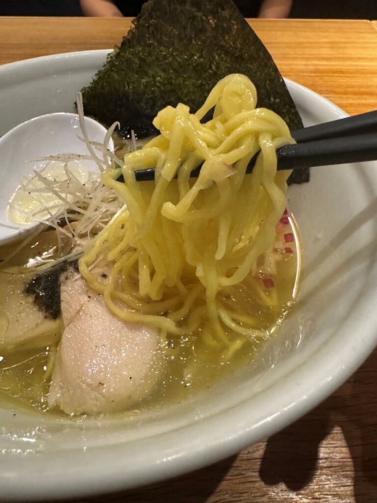 https://ahboylikeramen.com/wp-content/uploads/2023/11/Ippudo-SG-Tanrei-Truffle-Shio-Ramen-5-768x1024.jpg